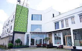 Urbanview Hotel Ratu Elok Syariah Banjarbaru by RedDoorz
